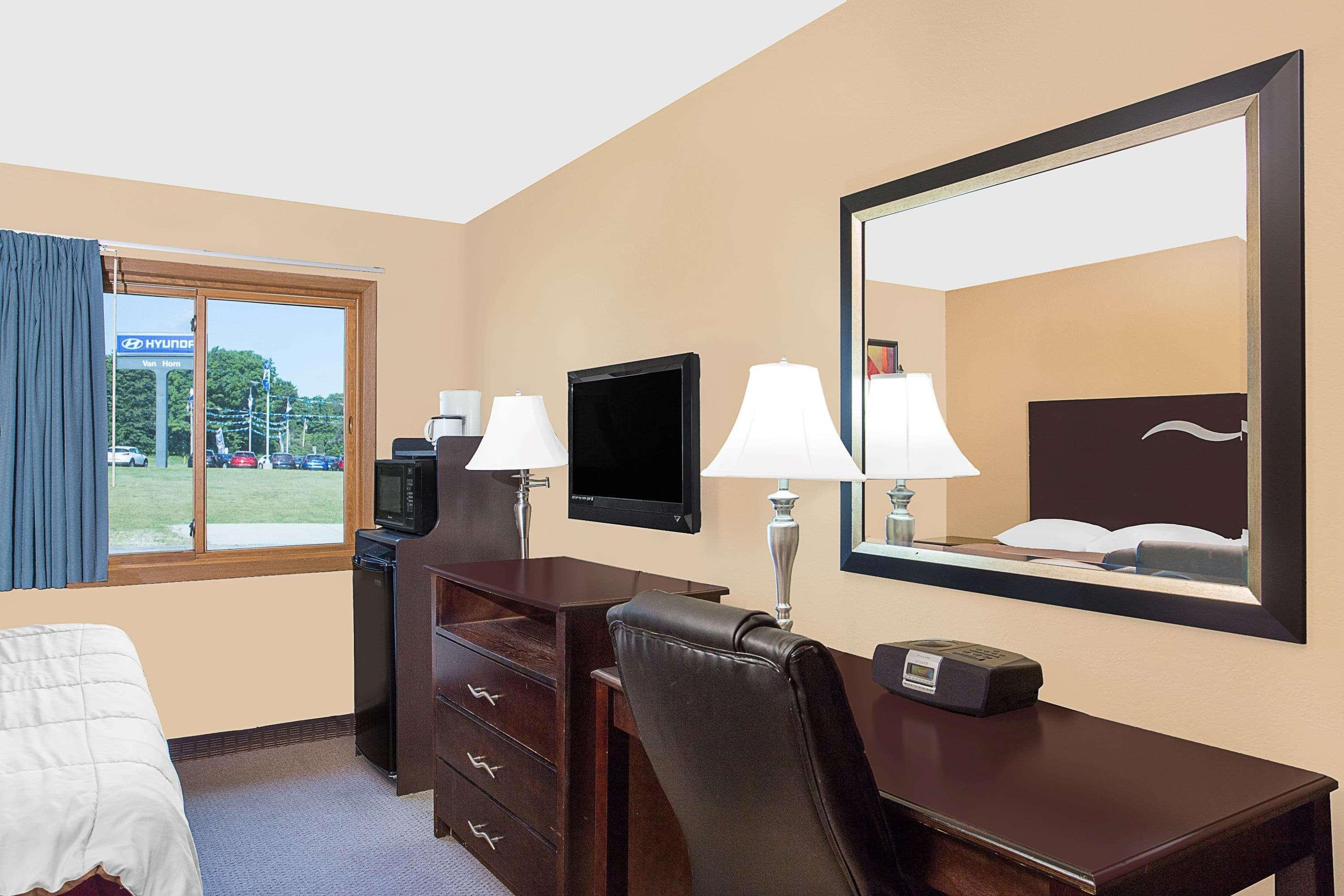 Super 8 By Wyndham Sheboygan Wi Motel Екстериор снимка