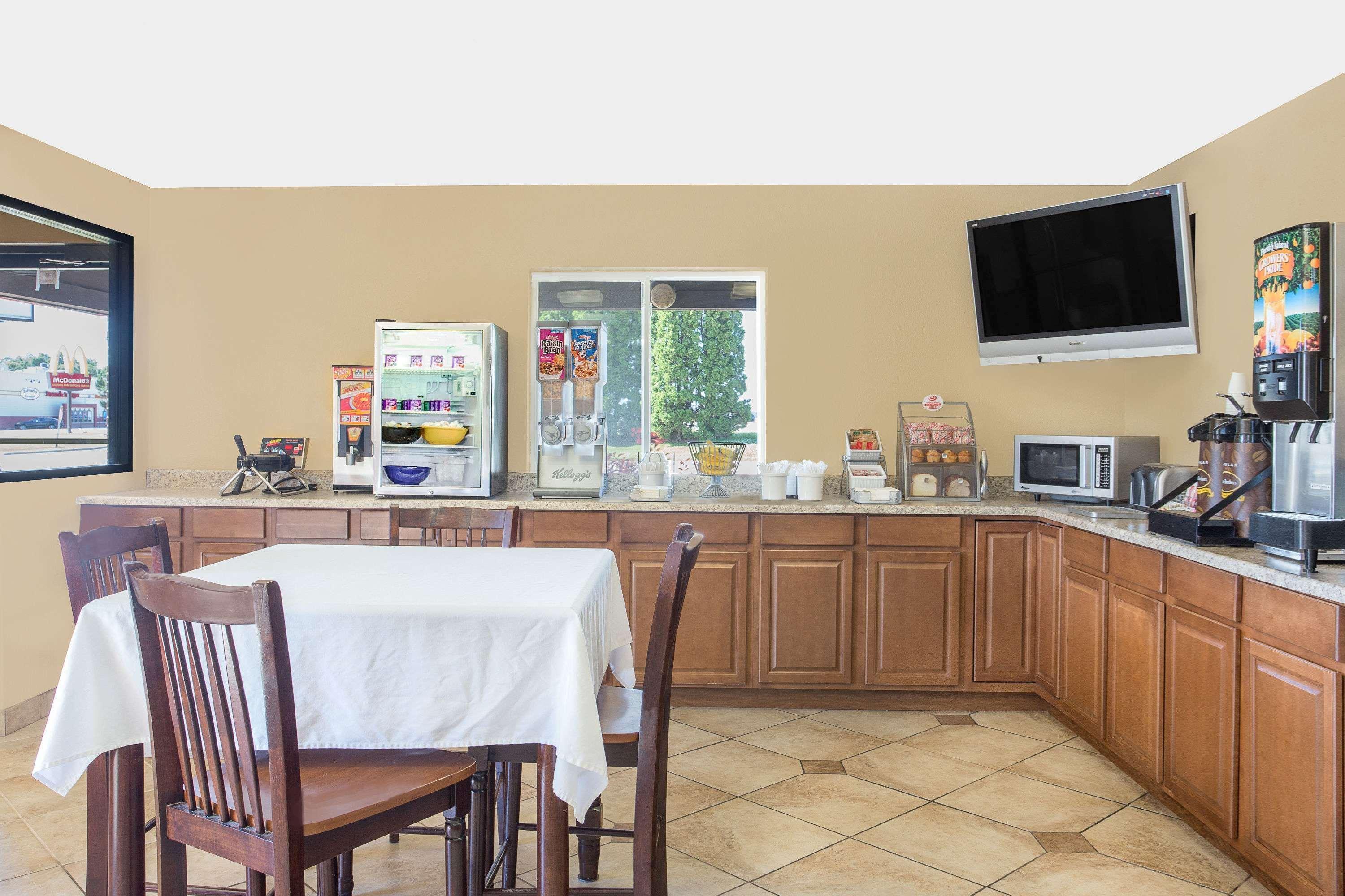Super 8 By Wyndham Sheboygan Wi Motel Екстериор снимка