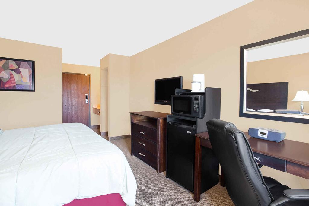 Super 8 By Wyndham Sheboygan Wi Motel Екстериор снимка