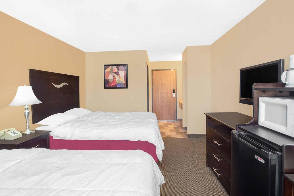Super 8 By Wyndham Sheboygan Wi Motel Екстериор снимка