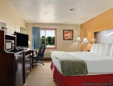 Super 8 By Wyndham Sheboygan Wi Motel Екстериор снимка